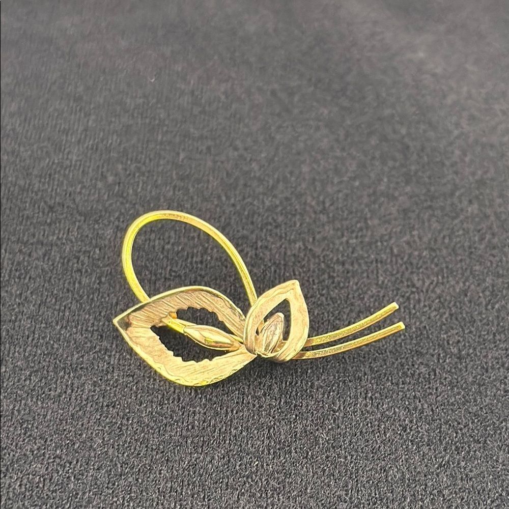 Bond Boyd Elegant Sterling Silver Gold-Tone Leaf Brooch